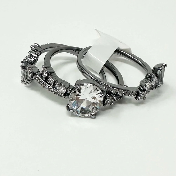 Bomb Party It's All in the Details Diamond Cubic Zirconia Halo Ring NWT Size 9 - Picture 4 of 4